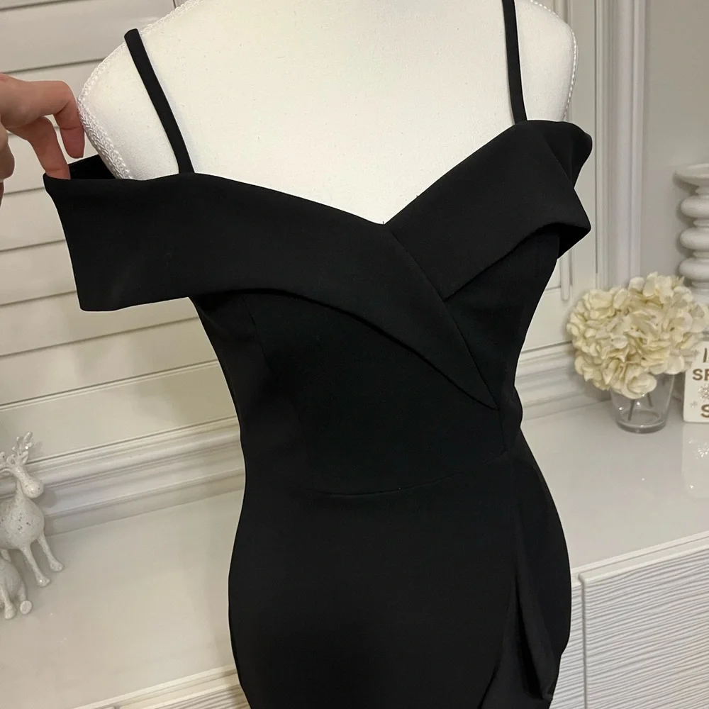 Black Dress - Picture 3 of 6